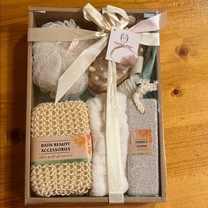 Source Unknown Bath & Body Exfoliant & Scrub Set - Cream and Gray